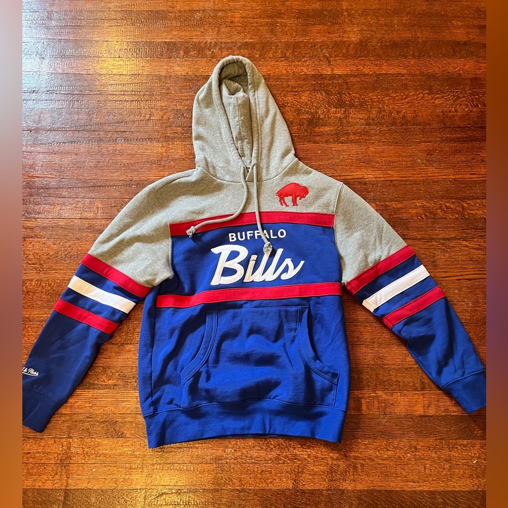 Buffalo Bills Hoodie - men’s size Medium (on smaller side). Excellent condition